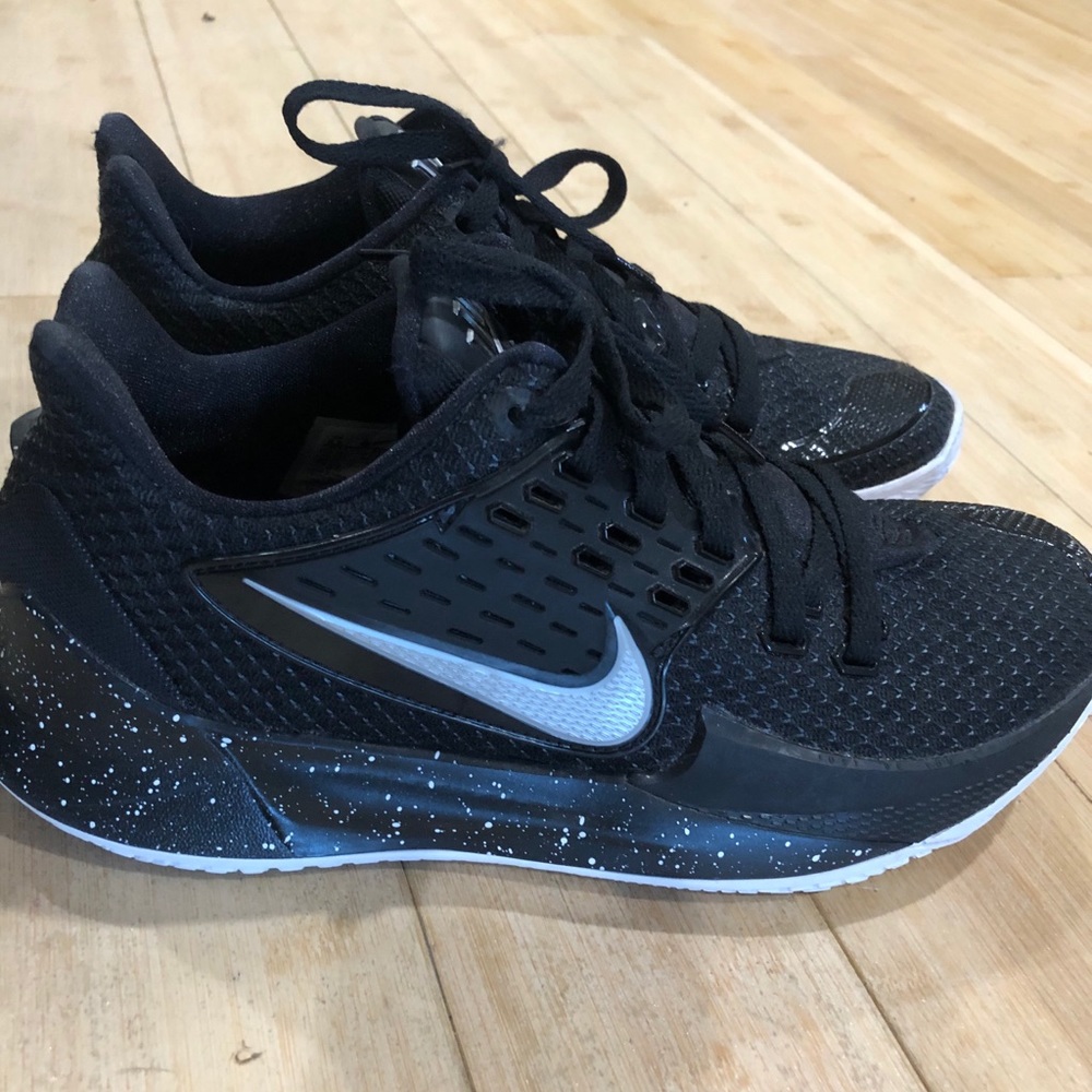 Nike Kyrie Low 2 Basketball Shoes
